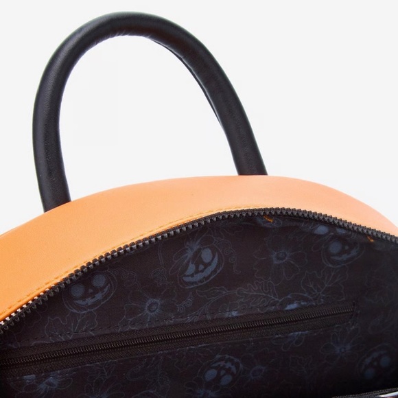 Jack-O-Lantern Pumpkin Figural Pin Collector Backpack - NWT - Picture 4 of 4